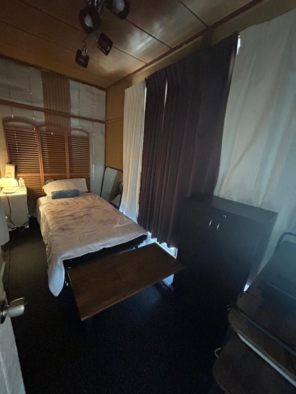 Postel nebo postele na pokoji v ubytování One Room in Pusang Gala