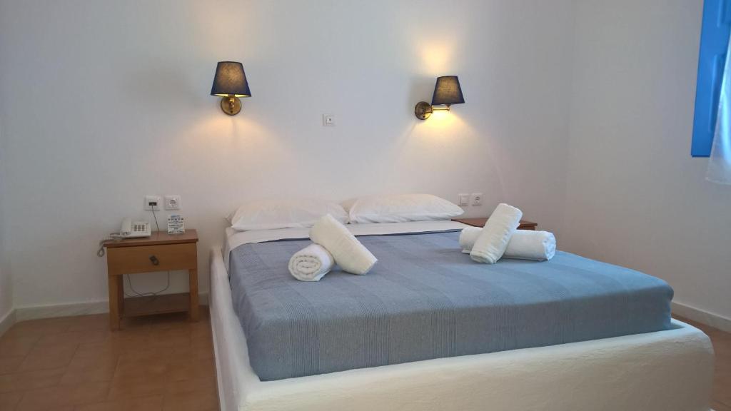 Łóżko lub łóżka w pokoju w obiekcie Laokasti Villas