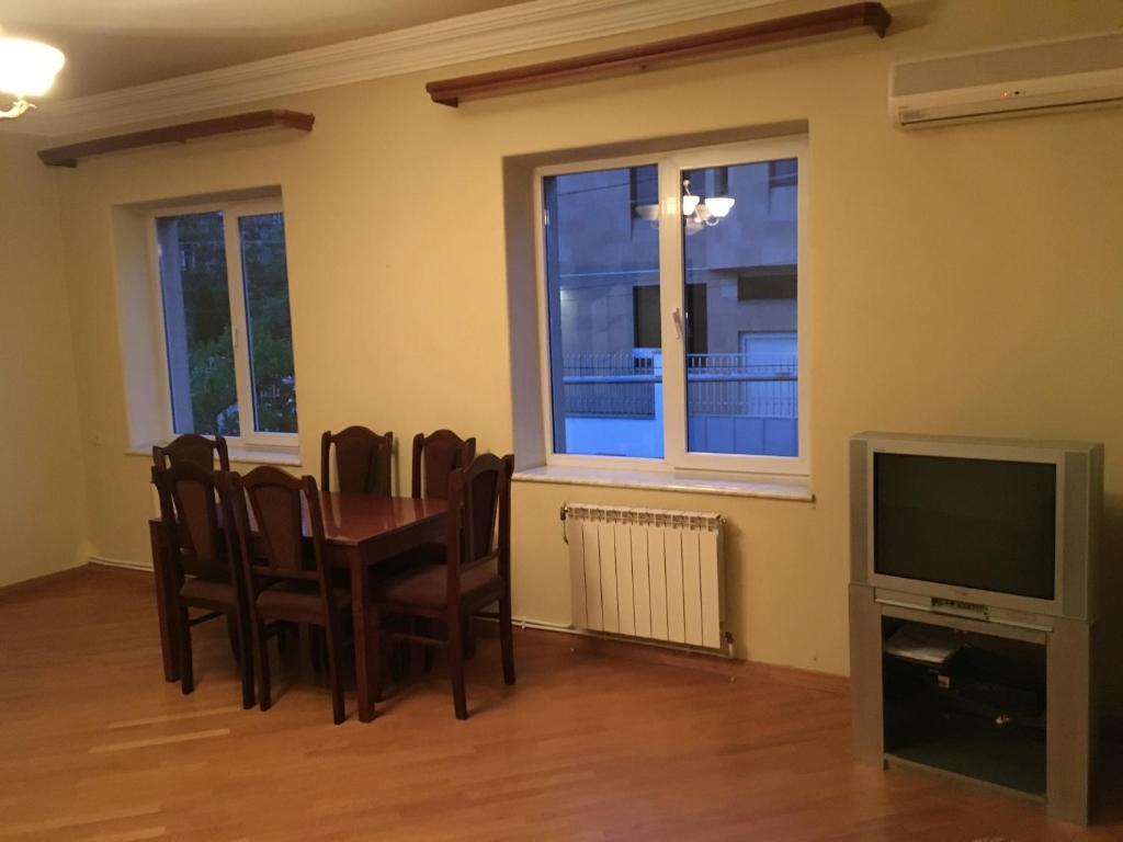 TV a/nebo společenská místnost v ubytování Family Mini-Hotel Martirosyan's and tours