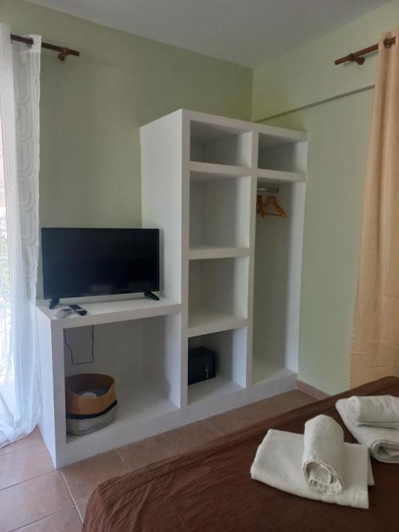 TV a/nebo společenská místnost v ubytování Ifigeneia
