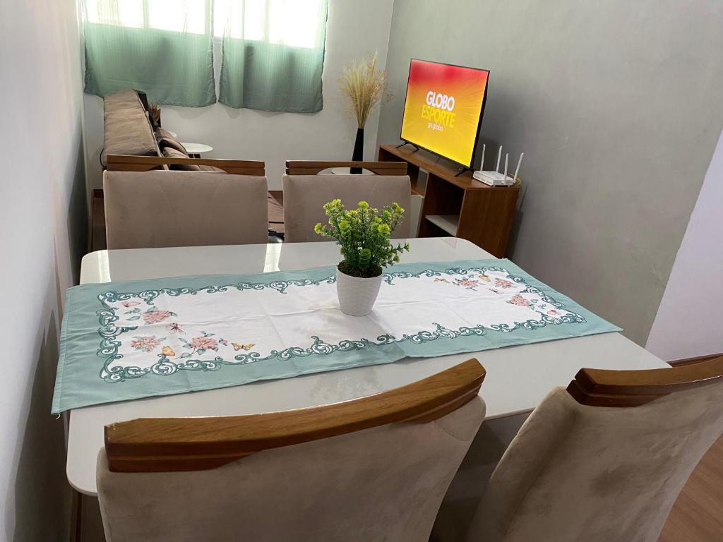 a dining room table with a table cloth on it at Acomodação perfeita no Aeroporto in Juiz de Fora