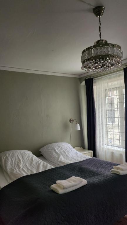 Postel nebo postele na pokoji v ubytování Brunius Bed