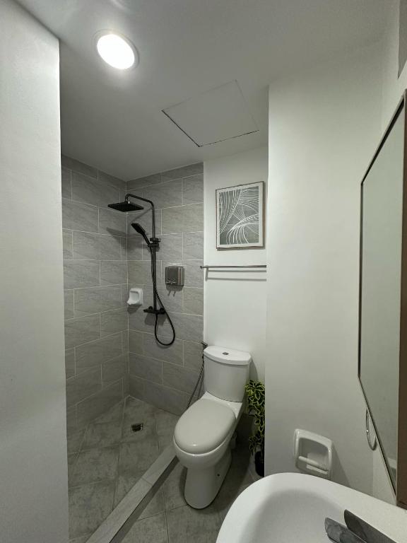 Koupelna v ubytování JNest Cozy Condo Bldg A 215