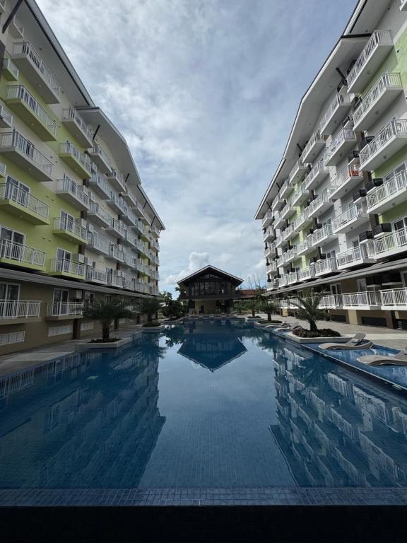 Bazén v ubytování JNest Cozy Condo Bldg A 215 nebo v jeho okolí