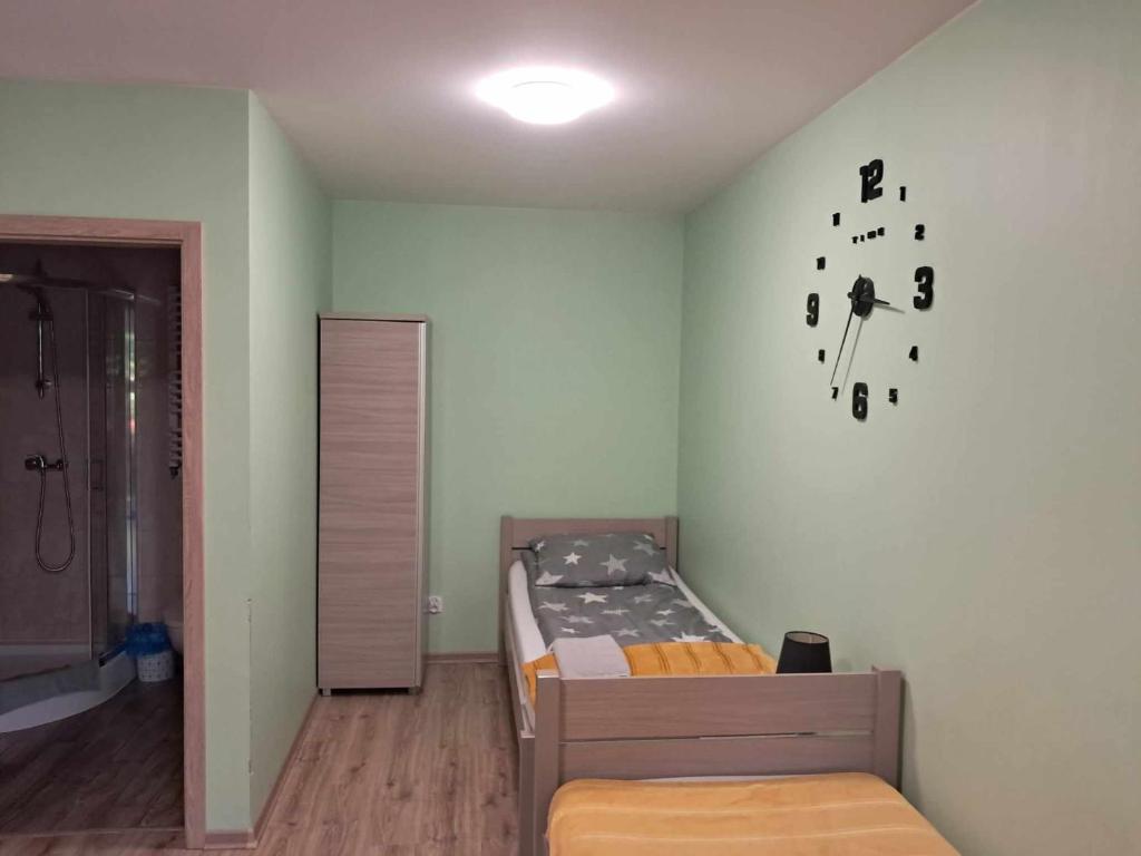 Noclegi Julia pokoje 1-3 parter Chodkiewicza 161 Kielce - 14