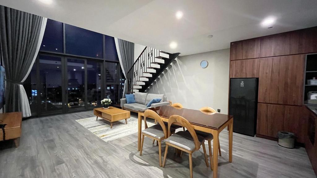 Posezení v ubytování PentStudio West Lake Duplex Apartment