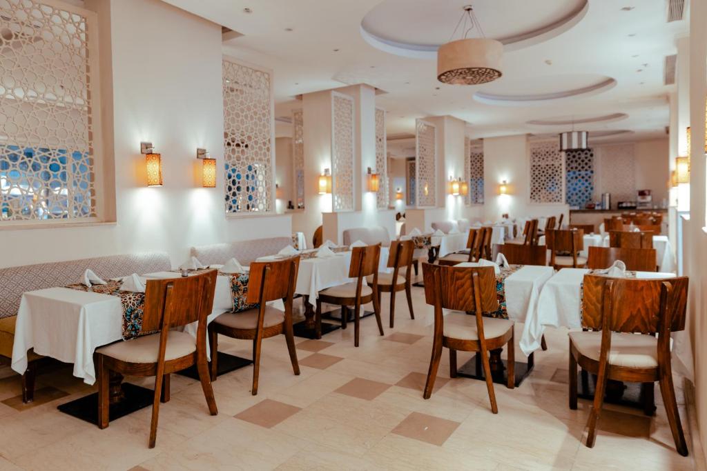 A restaurant or other place to eat at Royal Star Beach Resort
