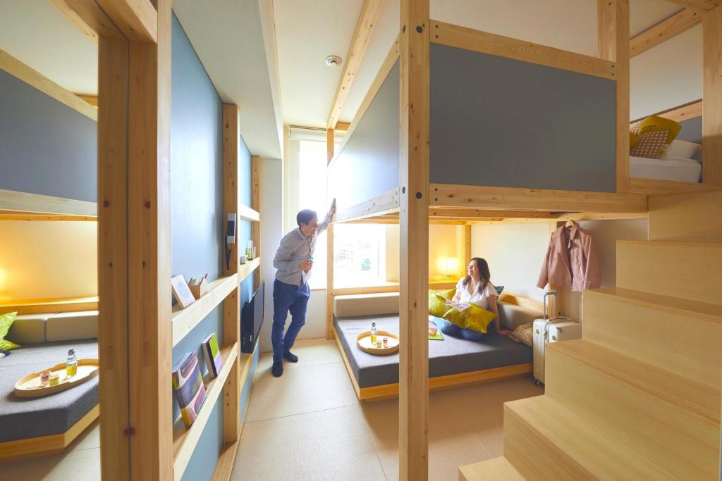 TV a/nebo společenská místnost v ubytování OMO5 Tokyo Otsuka by Hoshino Resorts