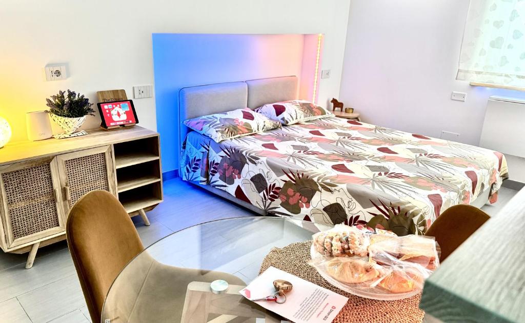 a small room with a bed and a table with a glass table at The Dream in Massa Lubrense