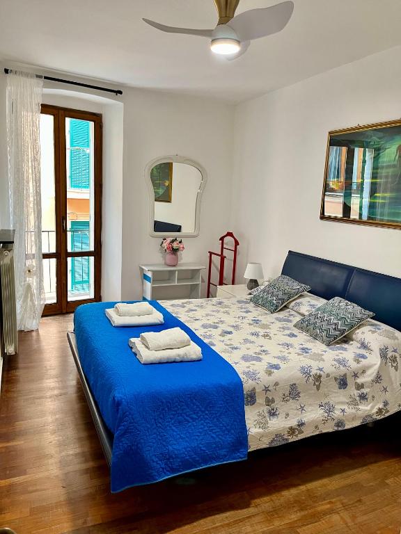 a bedroom with two beds with towels on them at Casa Alba in Monterosso al Mare