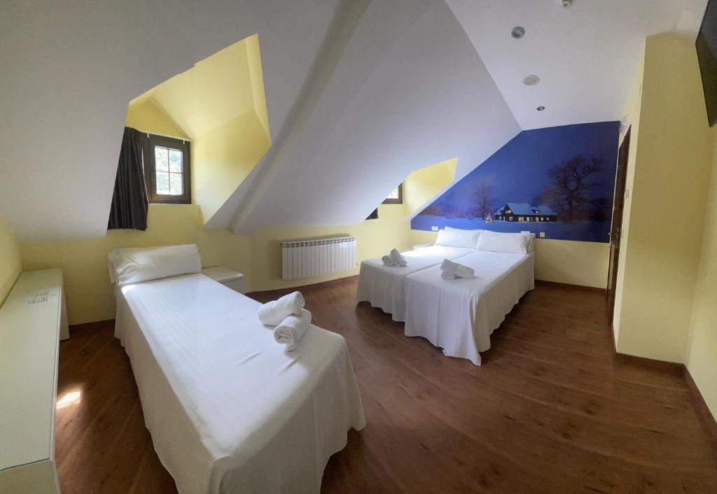 Postel nebo postele na pokoji v ubytování The Way Hotel Molinaseca