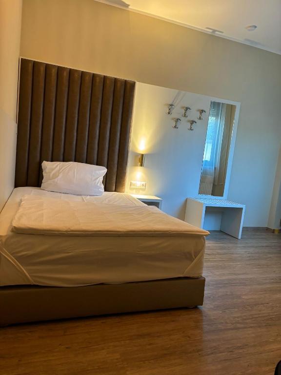 Hotel Athen Kelsterbach Frankfurt Airportにあるベッド
