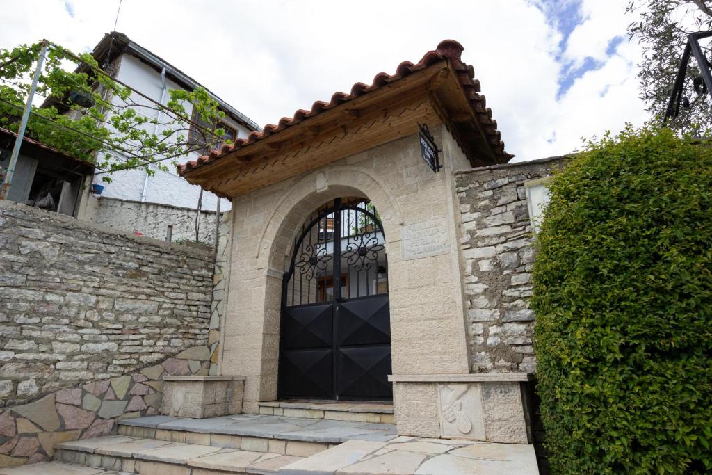 Fotografie z fotogalerie ubytování Guesthouse Lani v destinaci Gjirokastër