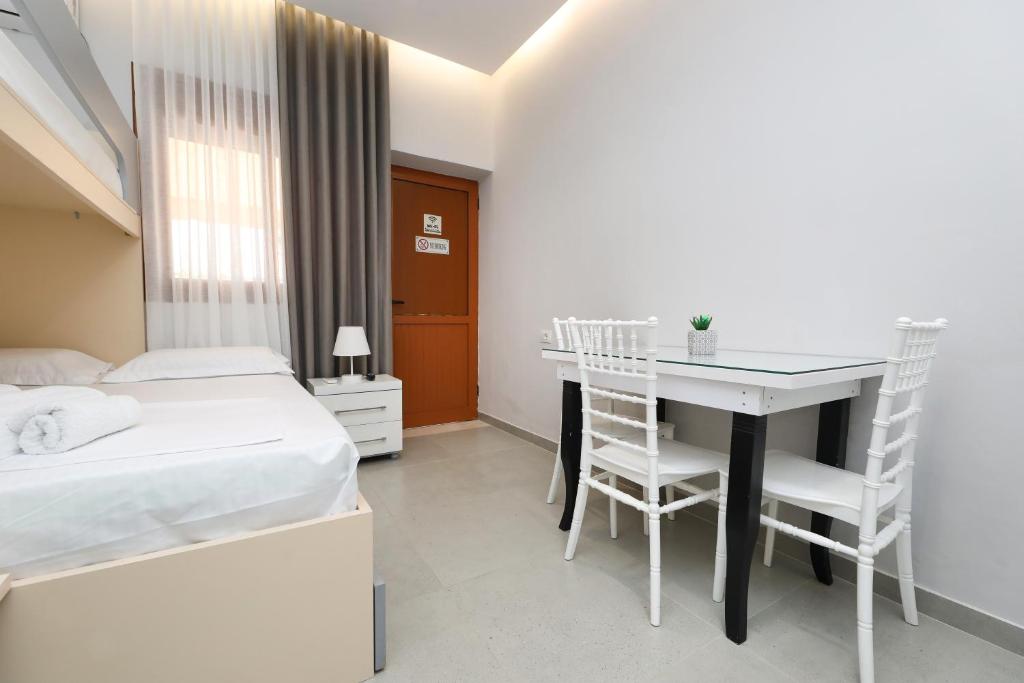 Postel nebo postele na pokoji v ubytování Vila Feliz - Premium Rooms with Free Private Parking
