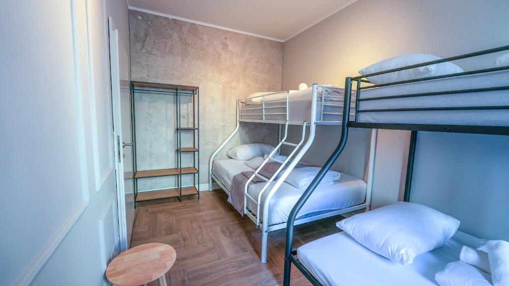 Postel nebo postele na pokoji v ubytování Short Residence Hostel Vienna