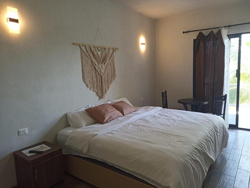 Postel nebo postele na pokoji v ubytování Hotel & Hostal 230