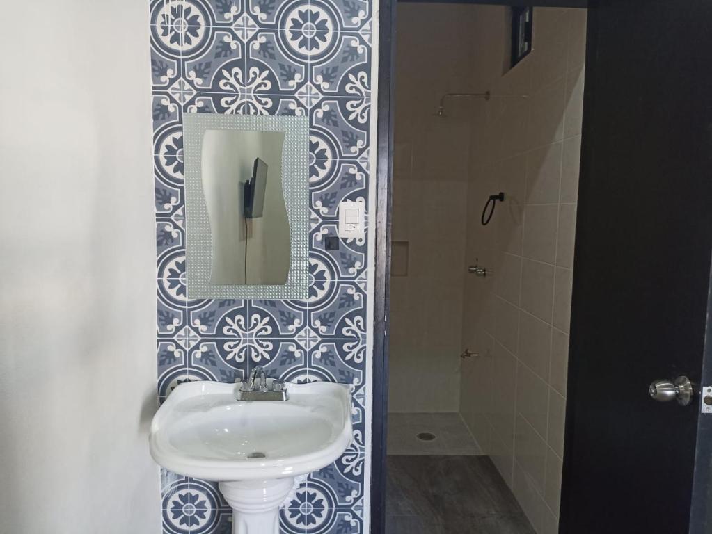 Koupelna v ubytování Hotel & Hostal 230