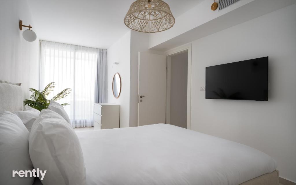 TV&#47;Unterhaltungsangebot in der Unterkunft Luxury Apartments And Studios At Sea Side By Rently