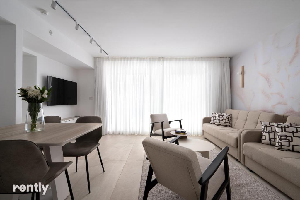 TV&#47;Unterhaltungsangebot in der Unterkunft Luxury Apartments And Studios At Sea Side By Rently