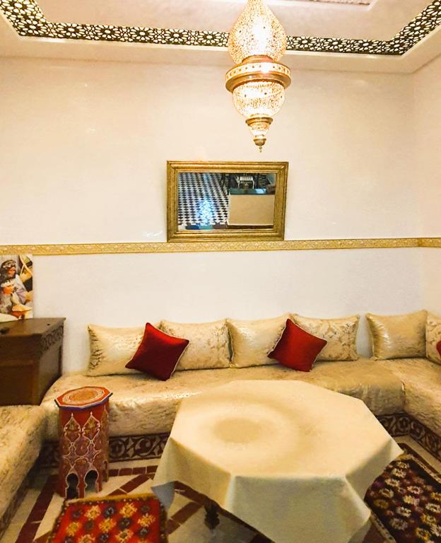 Posezení v ubytování Quarya Assiyahia - Riad CAMILIA- Maison entière avec piscine