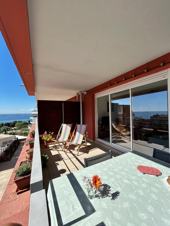 Photo de la galerie de l'établissement 1,5 km plages Bel appartement calme Piscine Garage, à Sète