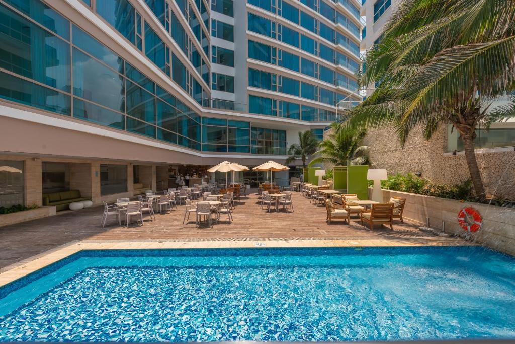 Bazén v ubytování Radisson Cartagena Ocean Pavillion Hotel nebo v jeho okolí