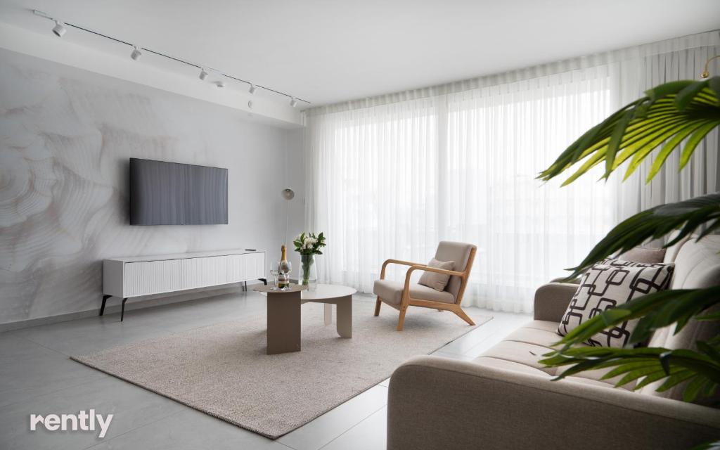 TV&#47;Unterhaltungsangebot in der Unterkunft Luxury Apartments And Studios At Sea Side By Rently