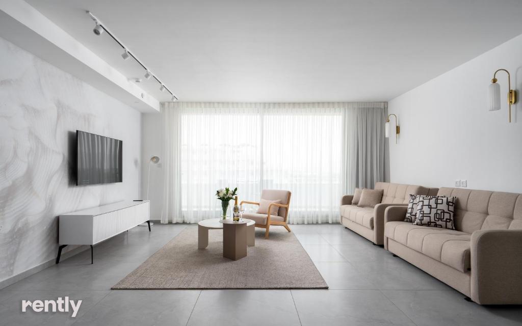 TV&#47;Unterhaltungsangebot in der Unterkunft Luxury Apartments And Studios At Sea Side By Rently