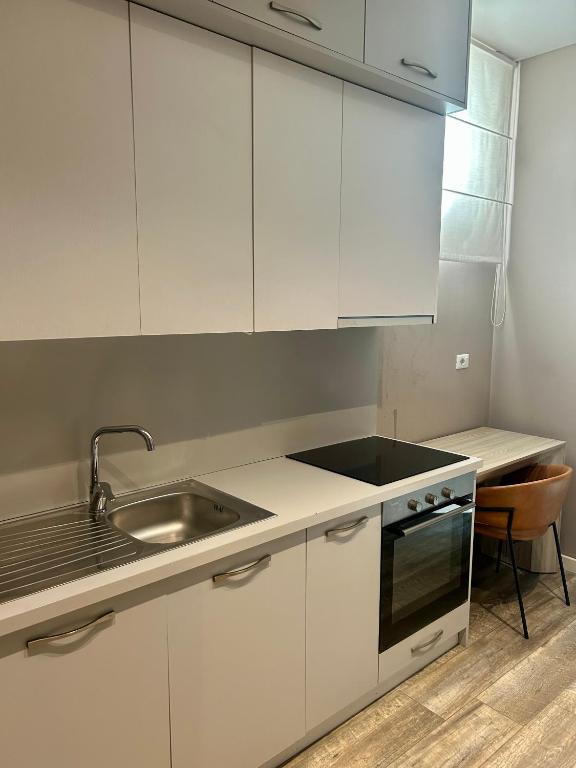 Kuchyň nebo kuchyňský kout v ubytování Guza Apartments