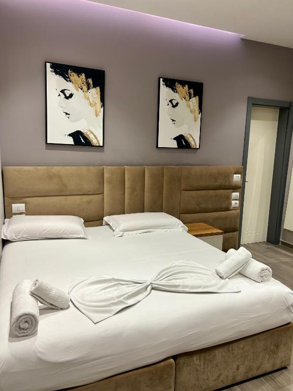 Postel nebo postele na pokoji v ubytování Guza Apartments