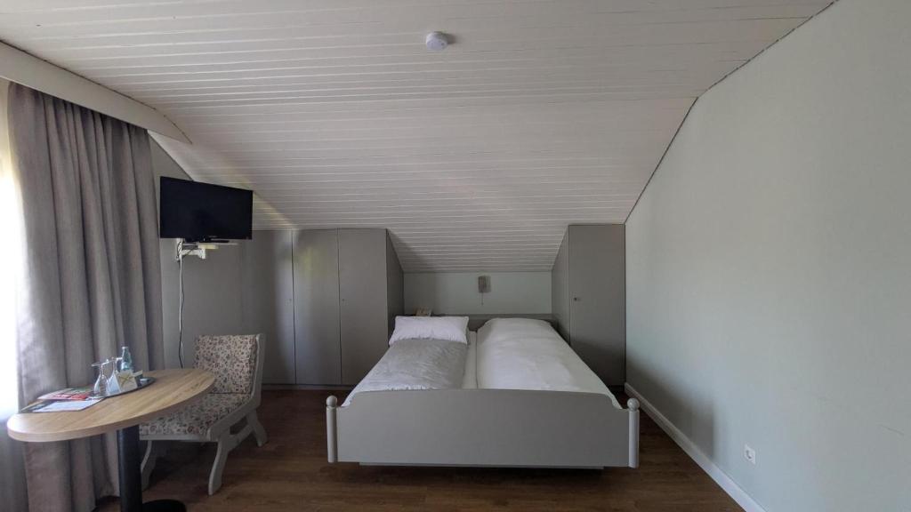 Postel nebo postele na pokoji v ubytování Landhotel Sonneneck - Breuna im Naturpark