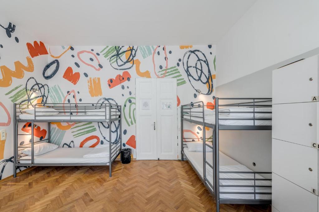 Hostel Colors Of Adriatic - Youth Only房間的床
