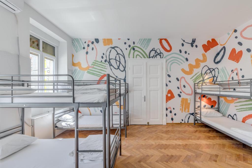 Hostel Colors Of Adriatic - Youth Only房間的床