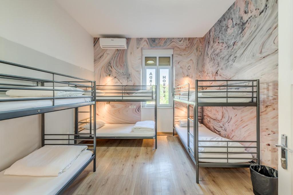 Hostel Colors Of Adriatic - Youth Only房間的床