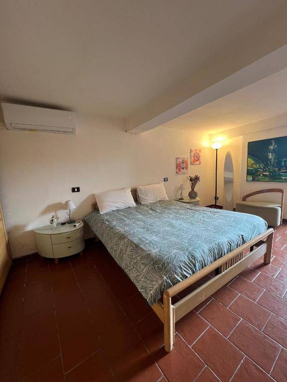 Mari & Monti - Housity