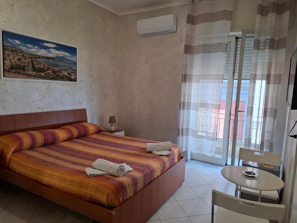Posteľ alebo postele v izbe v ubytovaní Napoli central