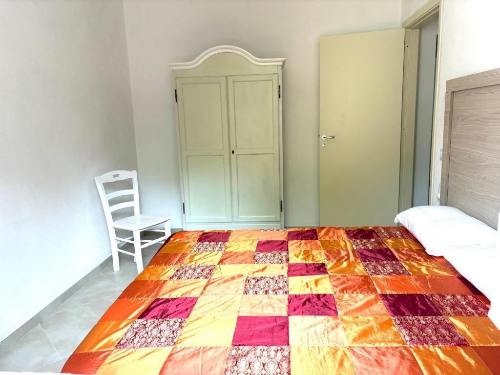 a bedroom with a colorful quilt on a bed at Casa di Mael in Maratea