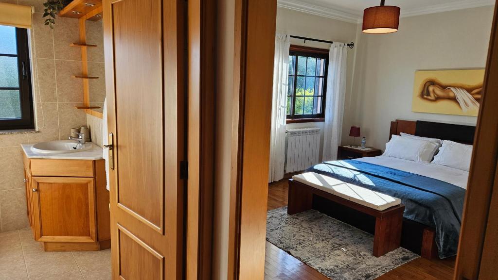Postel nebo postele na pokoji v ubytování Suite em Viana do Castelo