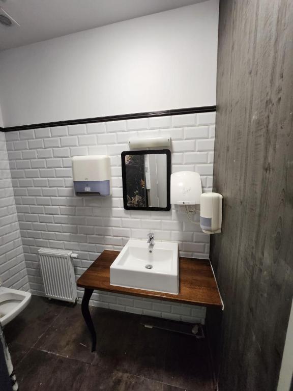 Koupelna v ubytování Dzien Dobry Hostel