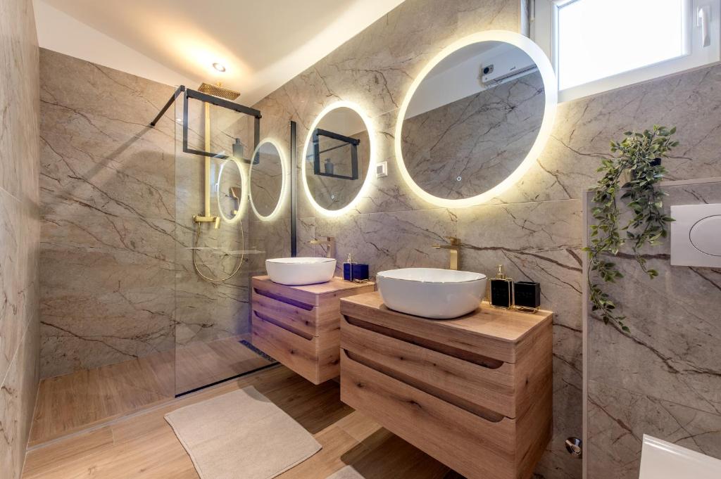 Kúpeľňa v ubytovaní Villa Plenča - heated pool !