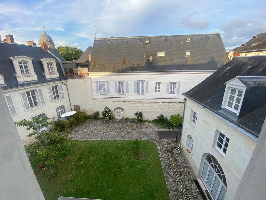 z góry widok na budynek z dziedzińcem w obiekcie TOURS quartier halles 70m2 w Tours
