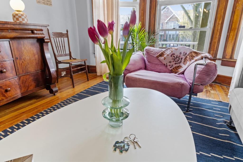 Posezení v ubytování Historic & Spacious 3 Bedroom Family Gem on Peaceful Street