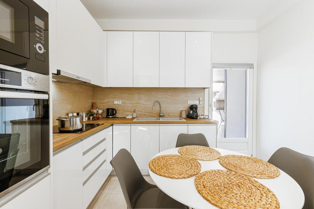 Kuchyň nebo kuchyňský kout v ubytování Aster Apartments