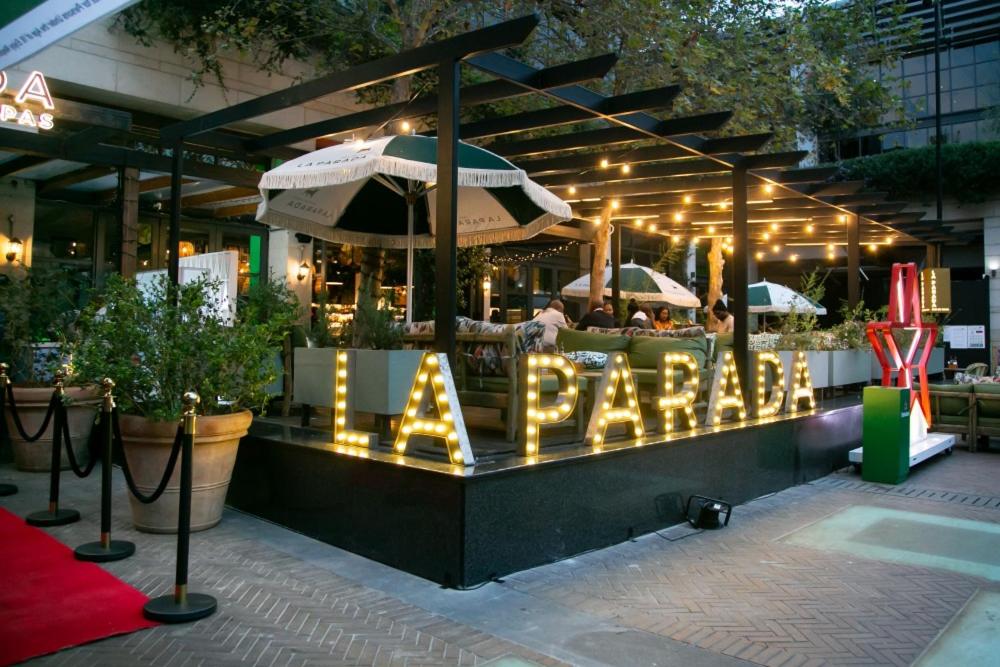 Restaurace v ubytování ZALS LUXURY -ON PARK CENTURY CiTY