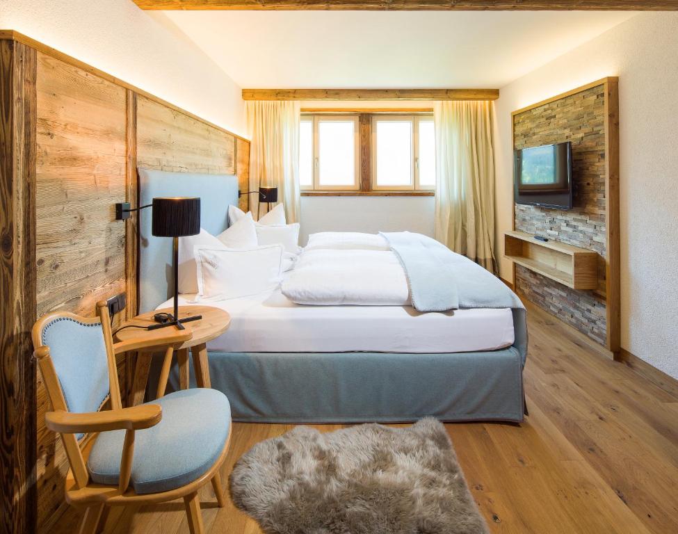 Postel nebo postele na pokoji v ubytování Haller's Geniesserhotel