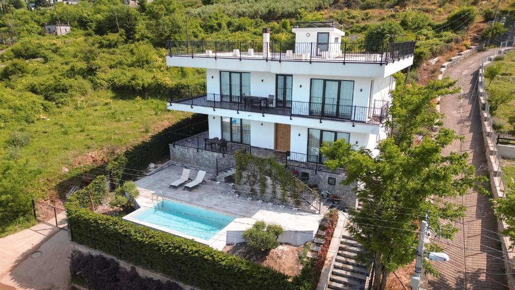 Bazén v ubytování Villa Florale nebo v jeho okolí