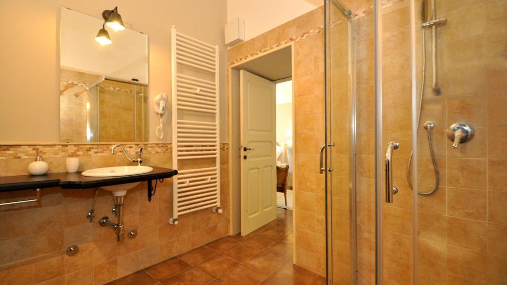 A bathroom at Don Alfonso Dimora D'epoca