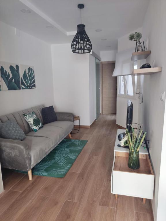 a living room with a couch and a table at Del Carmen in Vinarós