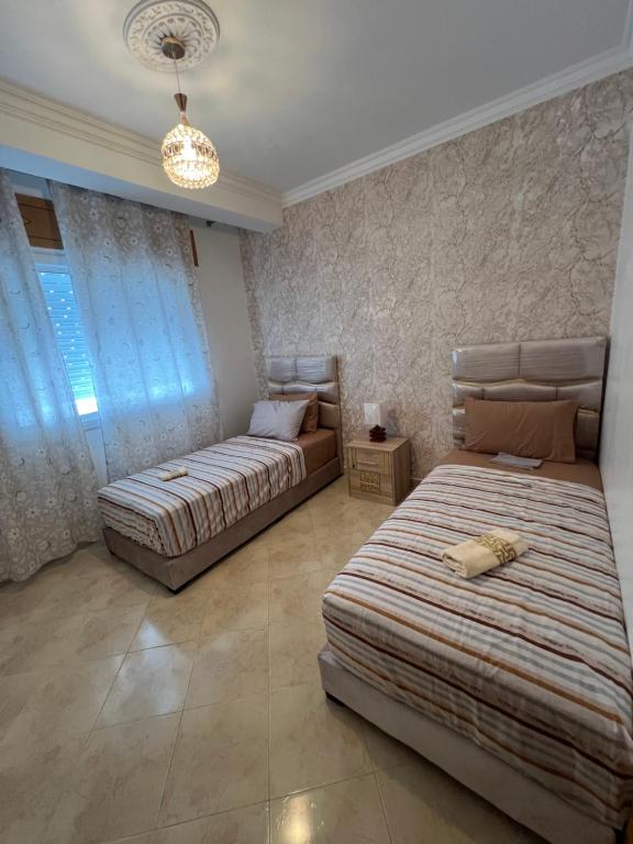 Postel nebo postele na pokoji v ubytování Appartement tanger MEHDIA GOLF