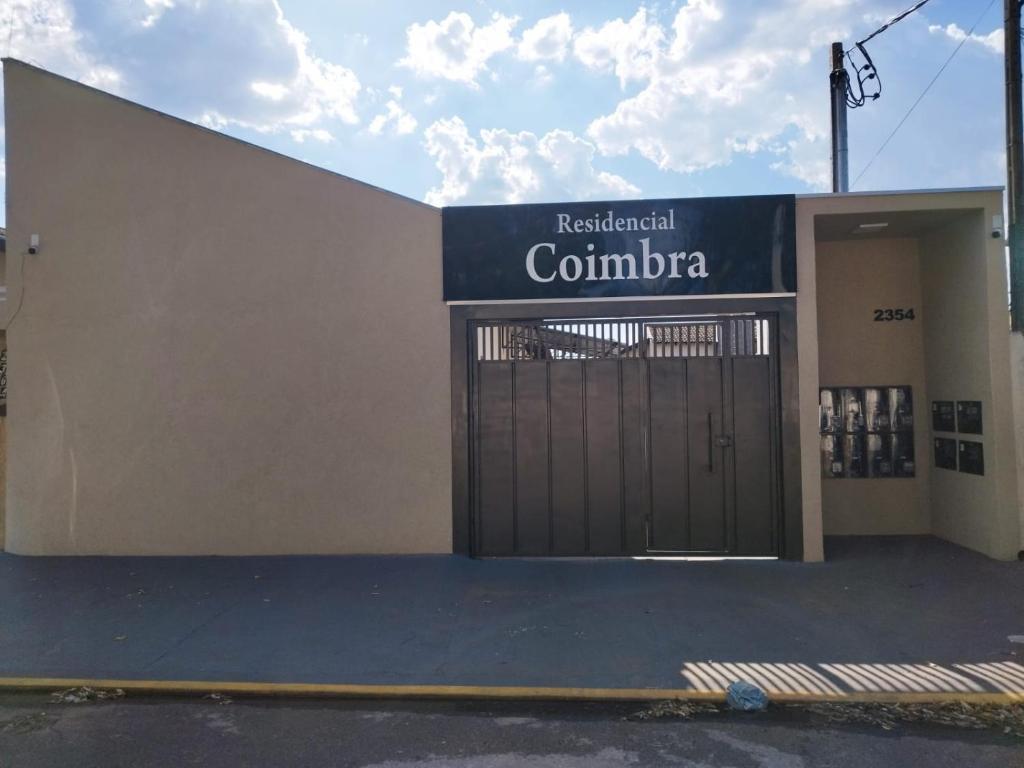 a building with a gate in front of it at Apartamento com Ar Condicionado in Nova Andradina